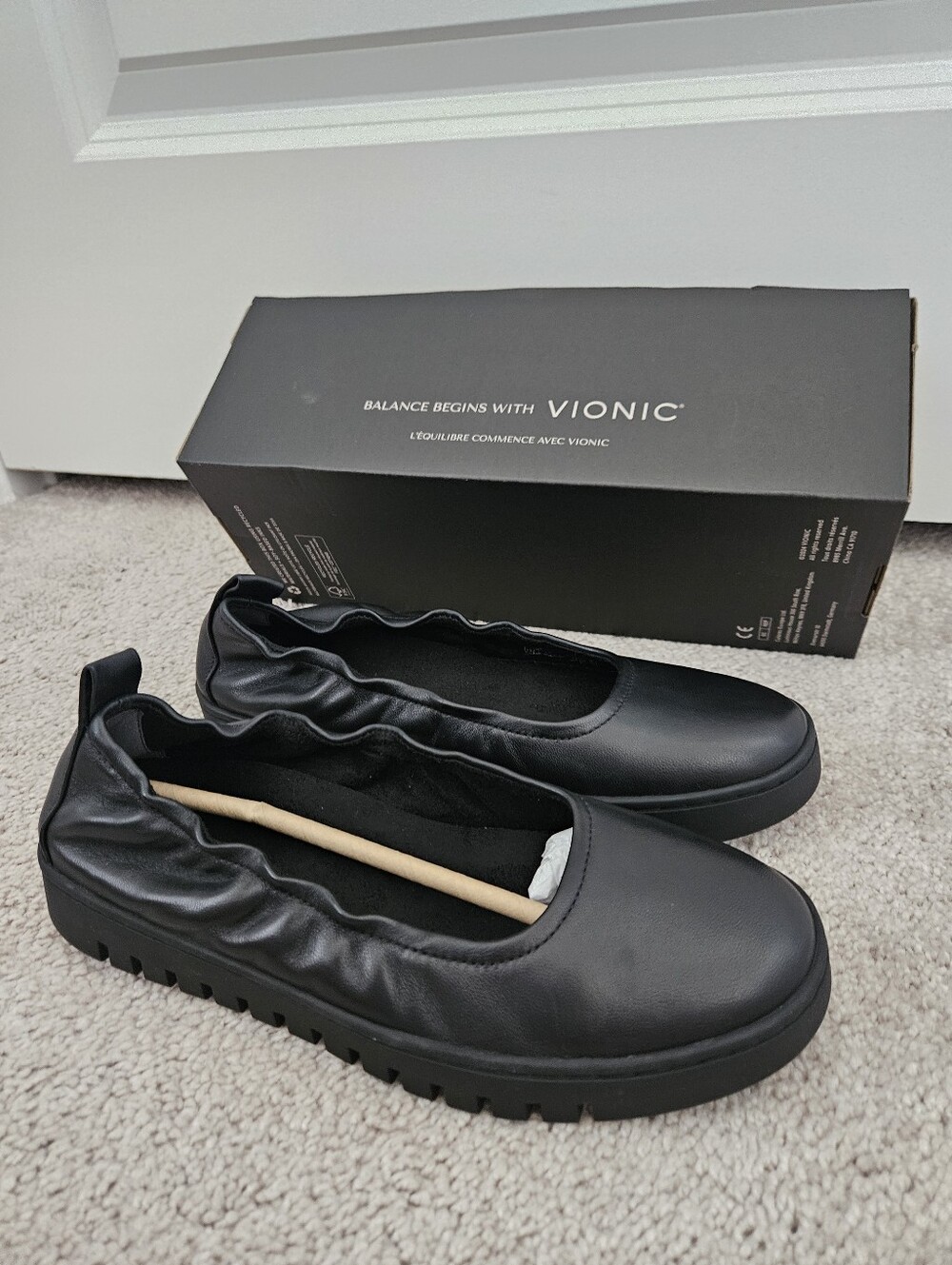 New In Box Vionic Women's Sz 7.5 Uptown Ballet Slip-ons Loafer Black Leather